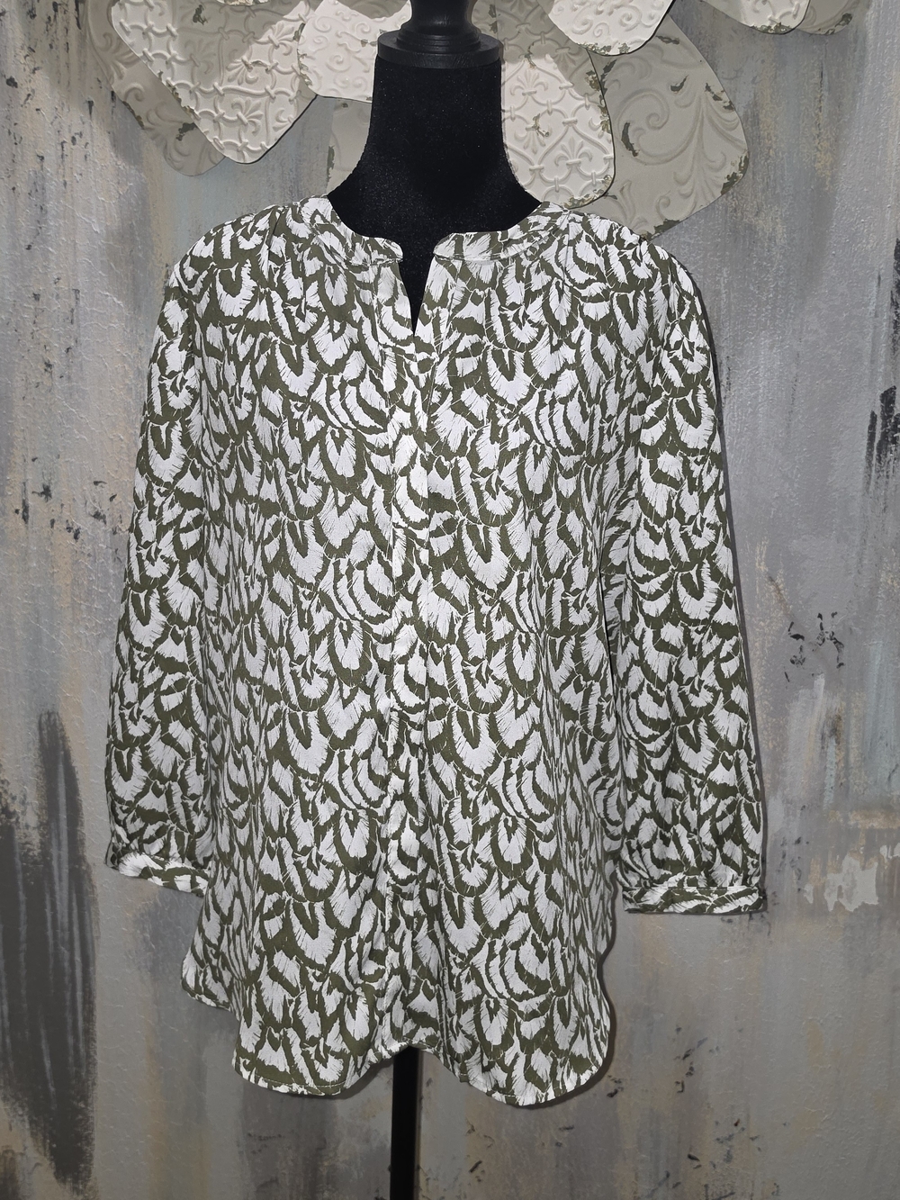 JACHS Girlfriend Olive Leaf Print Pullover Tunic